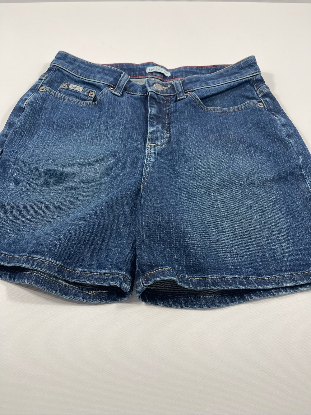 Lee brand denim shorts with a medium wash and classic 5/pocket styling Sz4 #0209